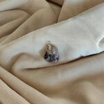 Wisiorek z naturalnego kamienia - rodonit