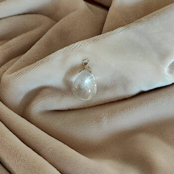 Wisiorek z naturalnego kamienia - kryształ górski