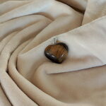 Wisiorek z naturalnego kamienia serce - tygrysie oko