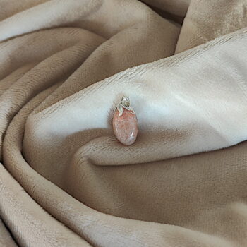 Wisiorek z naturalnego kamienia - kamień słoneczny