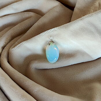 Wisiorek z naturalnego kamienia - opal
